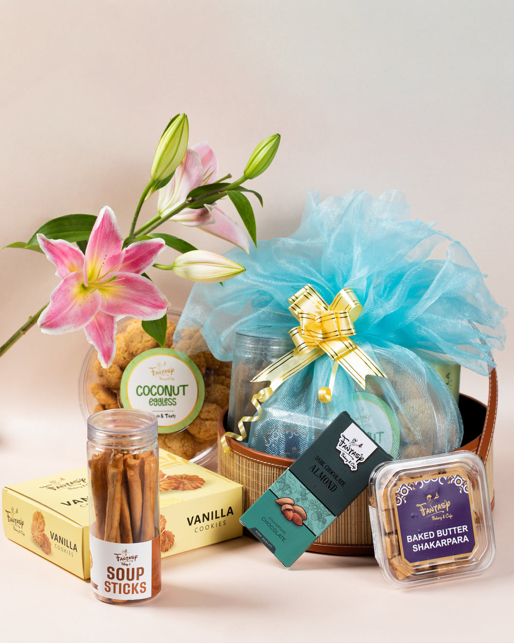 Gift Hamper with Biscuits, Vanilla Cookies and Snacks